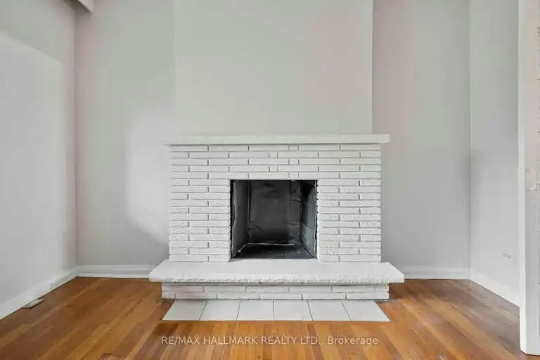 806 Logan Avenue, Toronto, ON, M4K 3E1 - 7