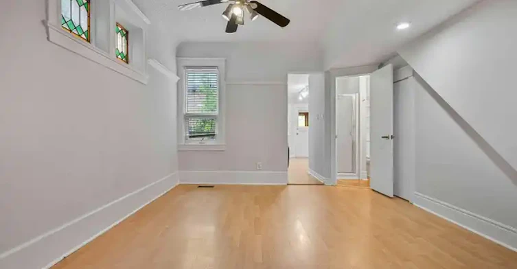806 Logan Avenue, Toronto, ON, M4K 3E1 - 17