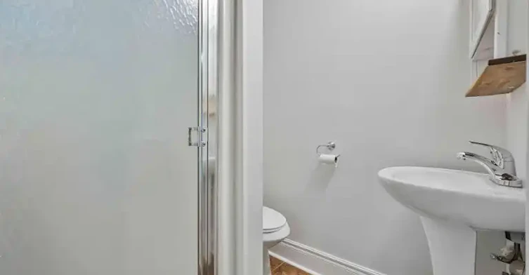806 Logan Avenue, Toronto, ON, M4K 3E1 - 11