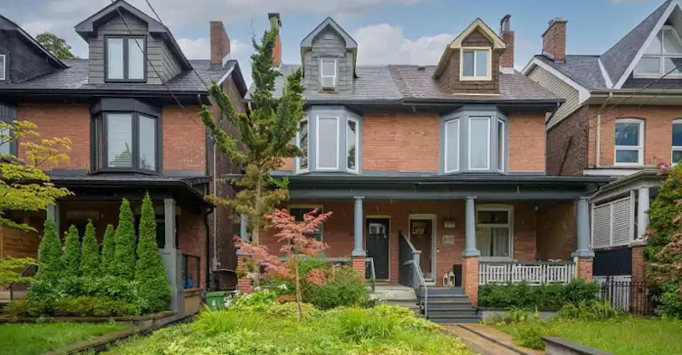 806 Logan Avenue, Toronto, ON, M4K 3E1 - 4