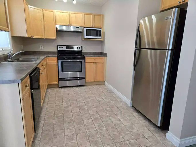 12050 17 Avenue SW, Edmonton, AB, T6W 1X4 - 3