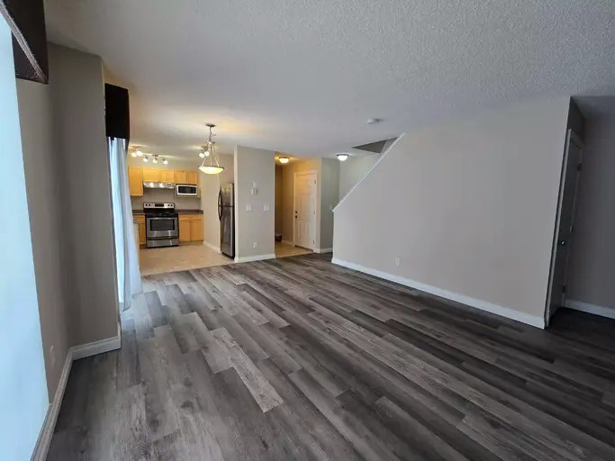 12050 17 Avenue SW, Edmonton, AB, T6W 1X4 - 4