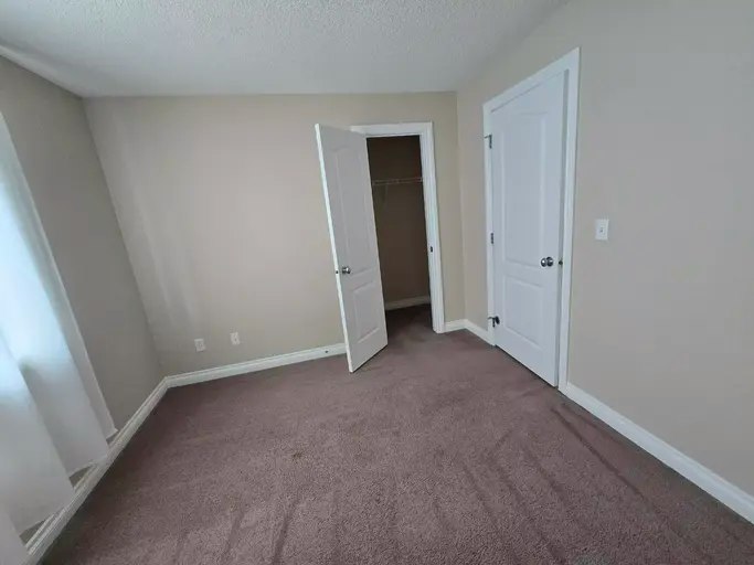 12050 17 Avenue SW, Edmonton, AB, T6W 1X4 - 10