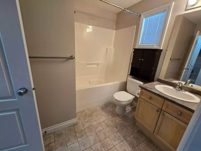 12050 17 Avenue SW, Edmonton, AB, T6W 1X4 - 16