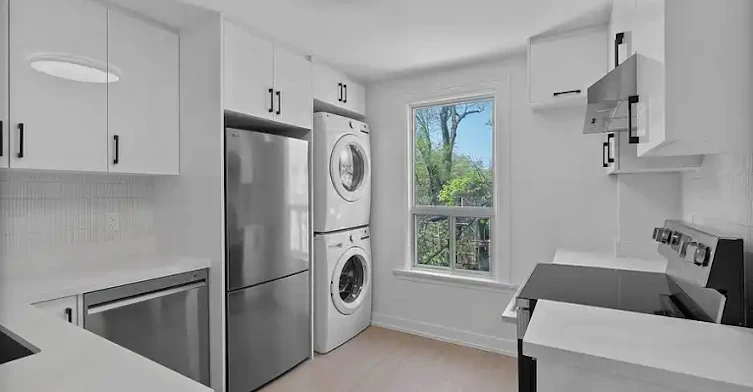 1968 Queen Street East, Toronto, ON, M4L 1H8 - 4