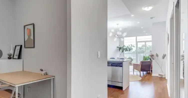2230 Lake Shore Boulevard West, Toronto, ON - 8
