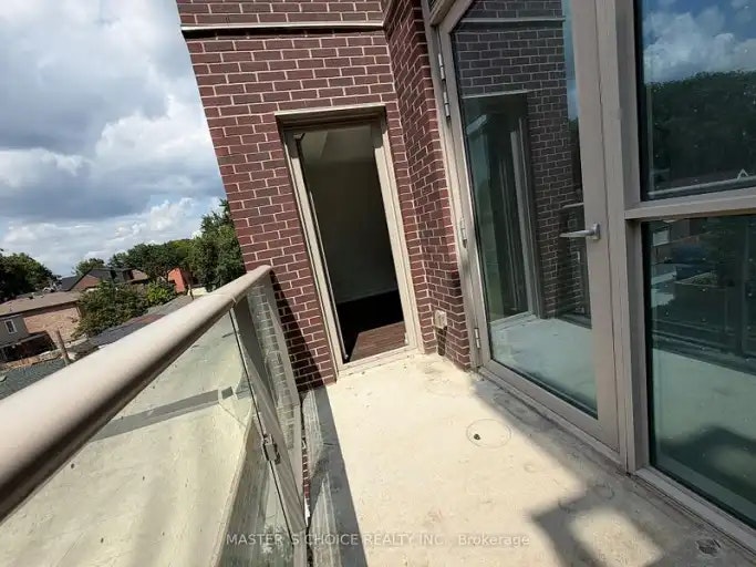 150 Logan Avenue, Toronto, ON, M4M 0E4 - 8