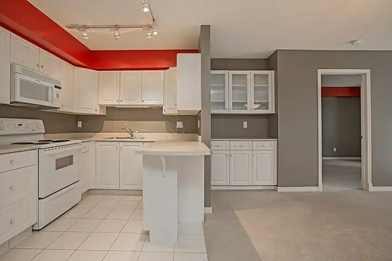 9741 110 Street Northwest, Edmonton, AB, T5K 2V8 - 6