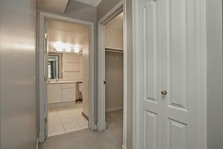 9741 110 Street Northwest, Edmonton, AB, T5K 2V8 - 12