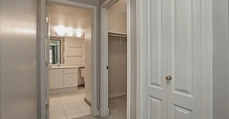 9741 110 Street Northwest, Edmonton, AB, T5K 2V8 - 12