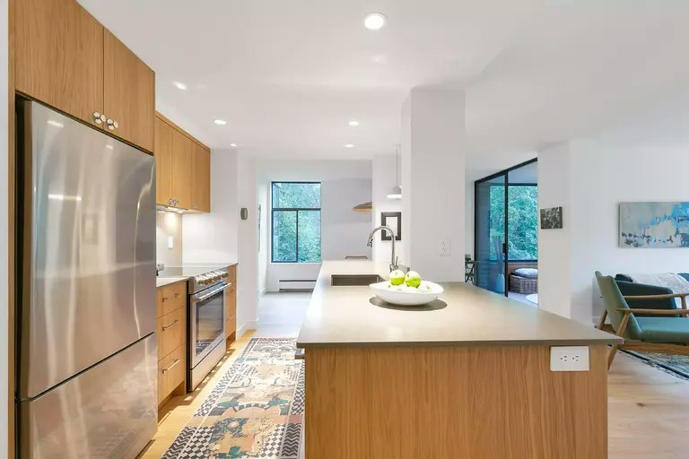 4101 Yew Street, Vancouver, BC, V6L 3B7 - 4