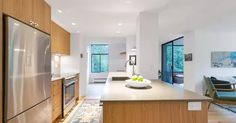 4101 Yew Street, Vancouver, BC, V6L 3B7 - 4