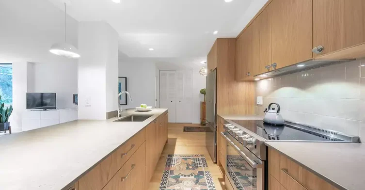 4101 Yew Street, Vancouver, BC, V6L 3B7 - 5