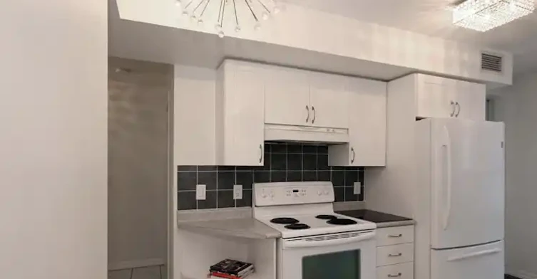 4 Elsinore Path, Toronto, ON, M8V 4G7 - 3
