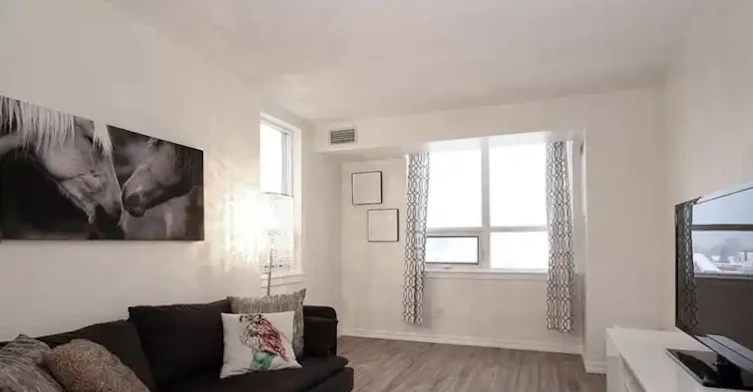 4 Elsinore Path, Toronto, ON, M8V 4G7 - 8