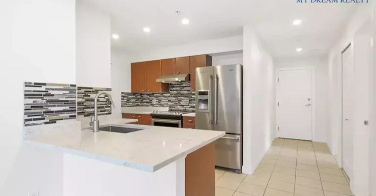 14877 100 Avenue, Surrey, BC, V3R 3H1