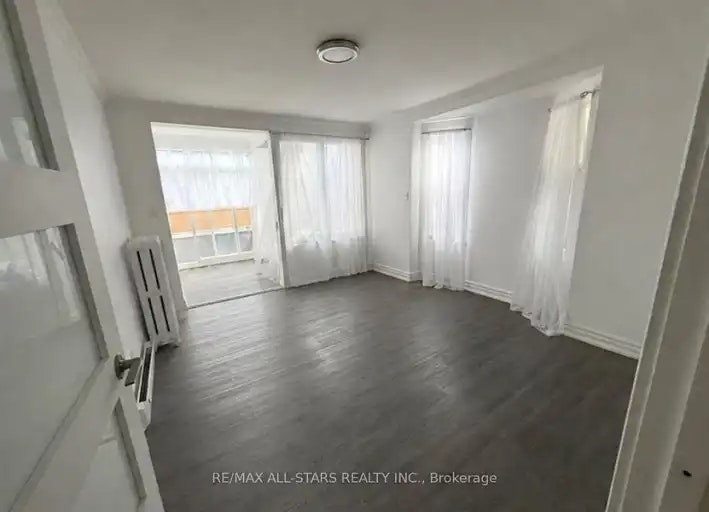 1918 A Queen Street East, Toronto, ON, M4L 1H5 - 5