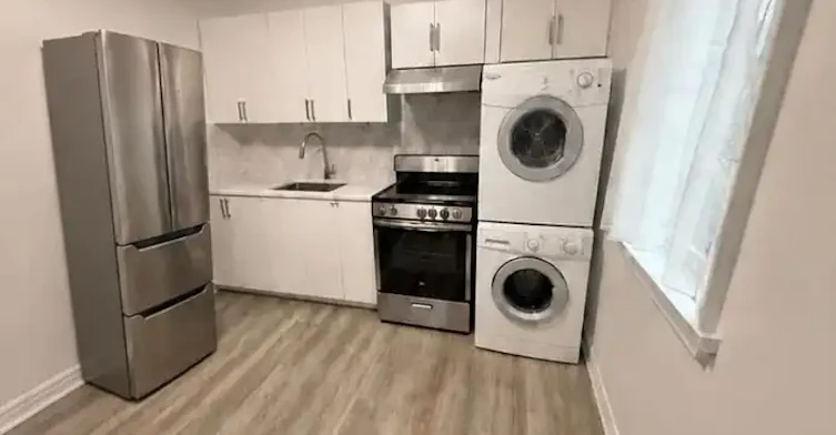 1918 A Queen Street East, Toronto, ON, M4L 1H5