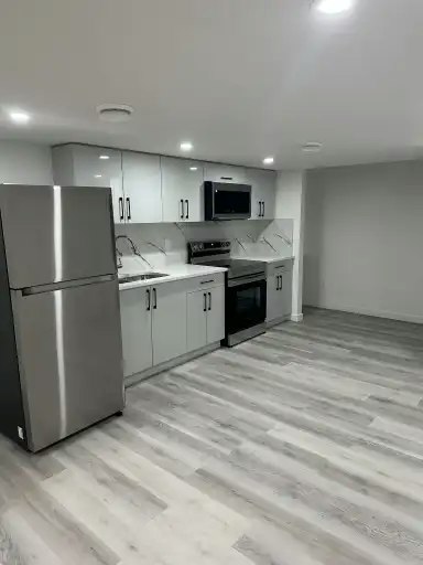 9846 225a Street Northwest, Edmonton, AB, T5T 7C2 3