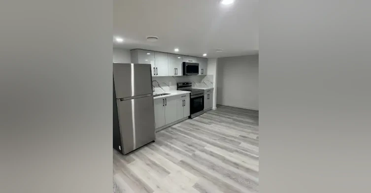9846 225a Street Northwest, Edmonton, AB, T5T 7C2 - 3