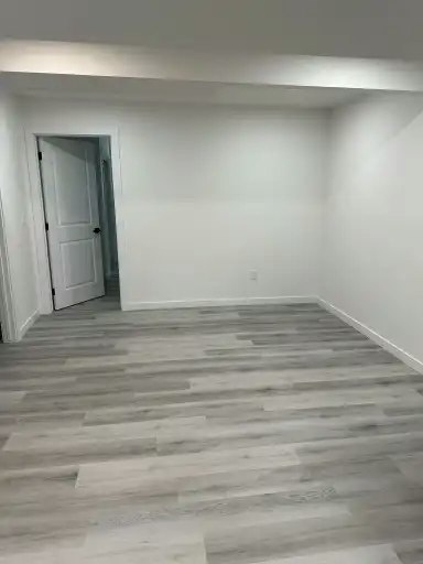9846 225a Street Northwest, Edmonton, AB, T5T 7C2 4