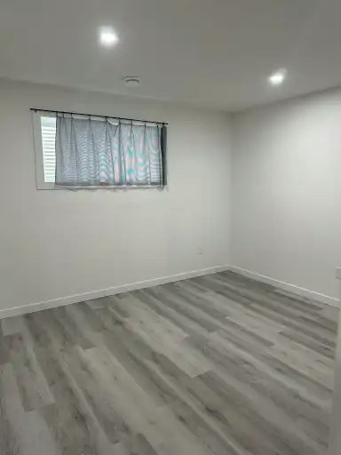 9846 225a Street Northwest, Edmonton, AB, T5T 7C2 5