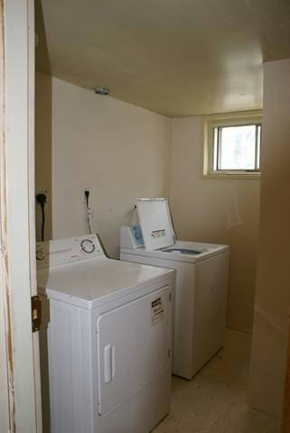 10702 85 Avenue, Edmonton, AB, T6E 2K8 - 8