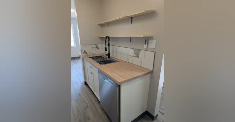10525 103 Avenue, Grande Prairie, AB, T8V 1C6 - 10