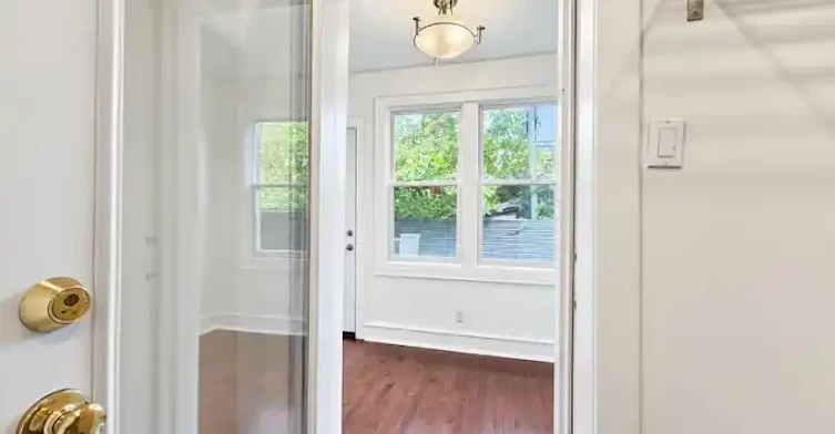 28 Ashdale Avenue, Toronto, ON, M4L 2Y7 - 3