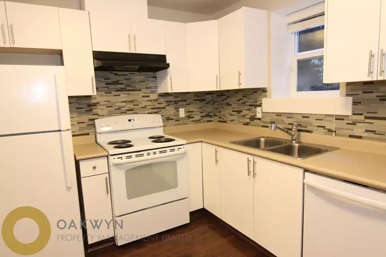 1100 Canyon Boulevard, North Vancouver, BC, V7R 2K4 - 4