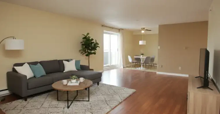 213 Bloor Street West, Oshawa, ON, L1J 1P5 - 2