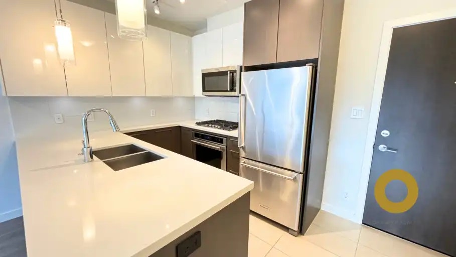 271 Francis Way, New Westminster, BC, V3L 0H2 - 2