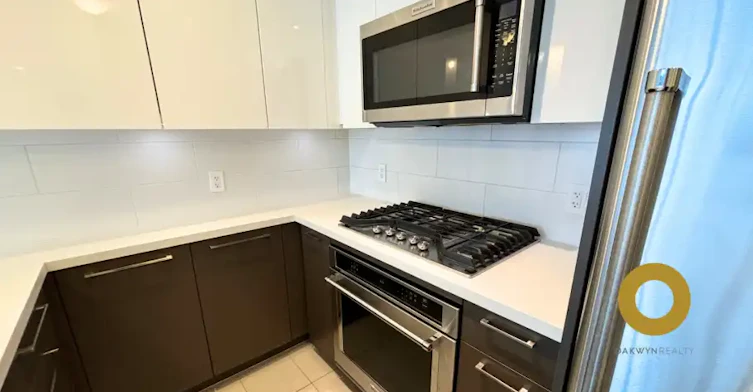 271 Francis Way, New Westminster, BC, V3L 0H2 - 3