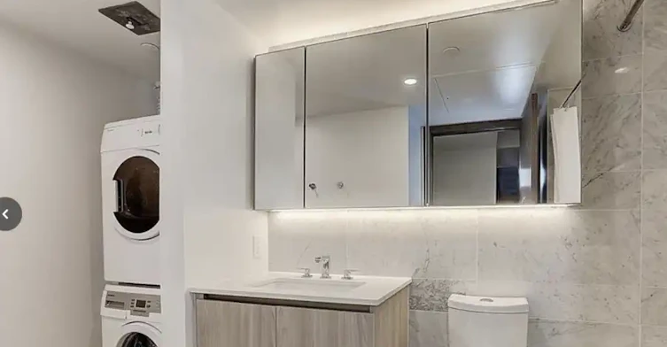 17 Bathurst Street, Toronto, ON, M5V 0N1 - 17