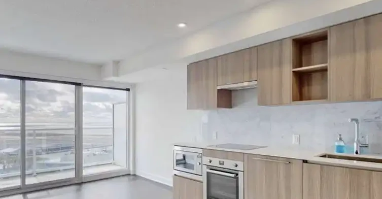 17 Bathurst Street, Toronto, ON, M5V 0N1