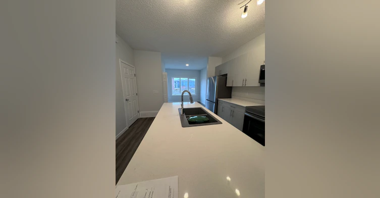 4711 177 Avenue Northwest, Edmonton, AB, T5Y 4G4 - 2