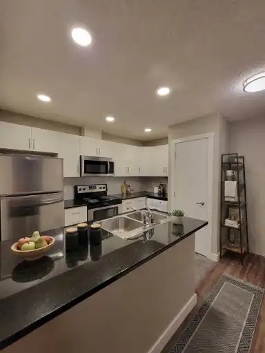16315 96a Avenue Northwest, Edmonton, AB, T5P 3M7 - 2