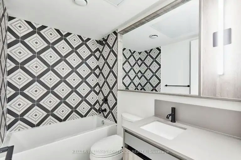 5 Lakeview Avenue, Toronto, ON, M6J 0H3 - 12