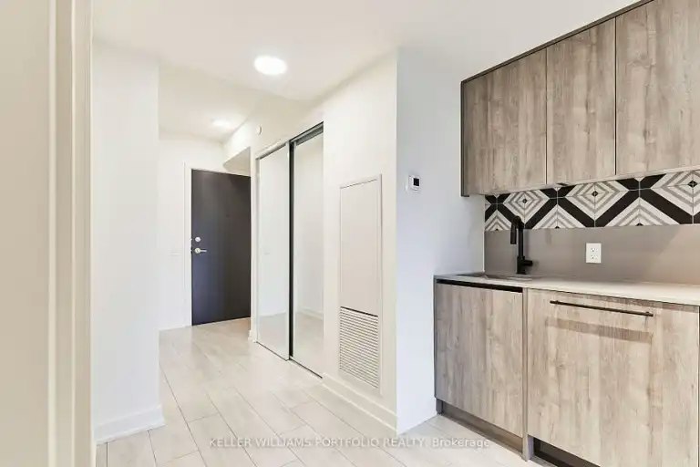5 Lakeview Avenue, Toronto, ON, M6J 0H3 - 7