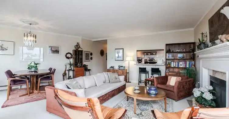 15111 Russell Avenue, Surrey, BC, V4B 2P4