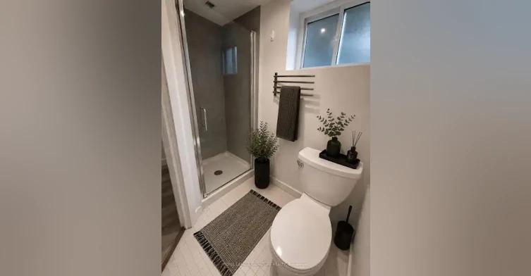 22 Curzon Street, Toronto, ON, M4M 1L4 - 6