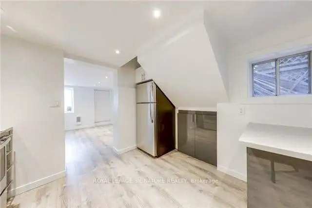 22 Curzon Street, Toronto, ON, M4M 1L4 - 7