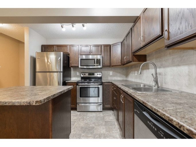 62 Red Canyon Way, Fort Saskatchewan, AB, T8L 0E8 - 6