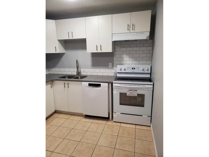 200 Habitat Crescent Northwest, Edmonton, AB, T5A 2X7