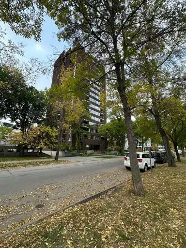 10025 113 Street, Edmonton, AB, T5K 2K8 1