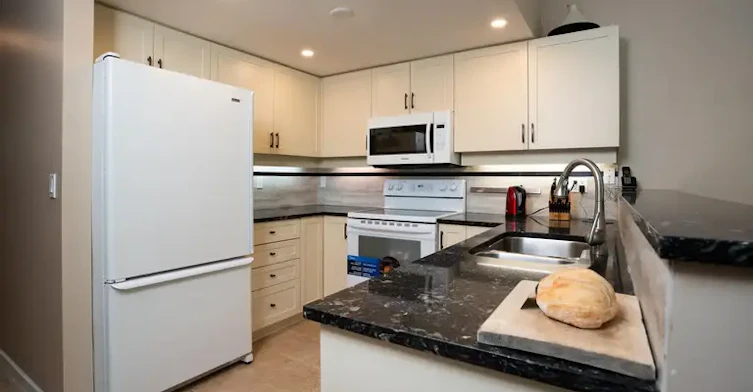 1120 Tsatsu Shores Drive, Delta, BC, V4M 4G3 - 3
