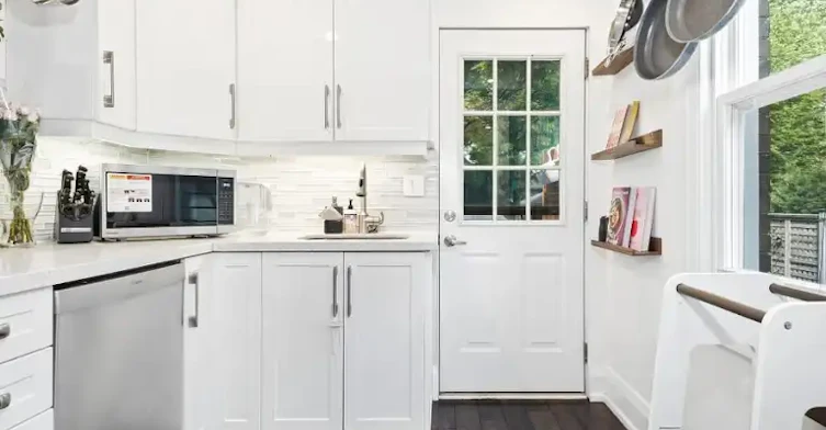 44 Pepler Avenue, Toronto, ON, M4J 2Y8 - 7