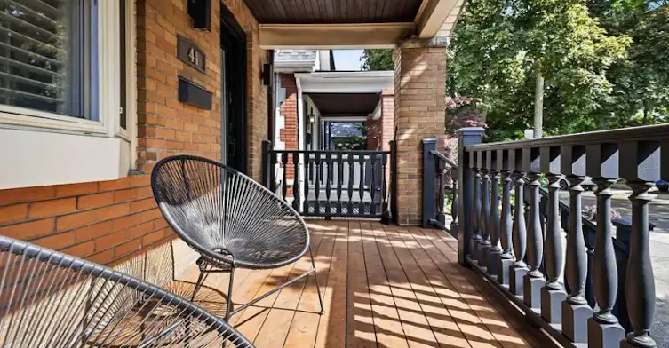 44 Pepler Avenue, Toronto, ON, M4J 2Y8 - 4