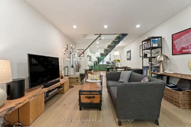 324 Kenilworth Avenue, Toronto, ON, M4L 3S8 - 3