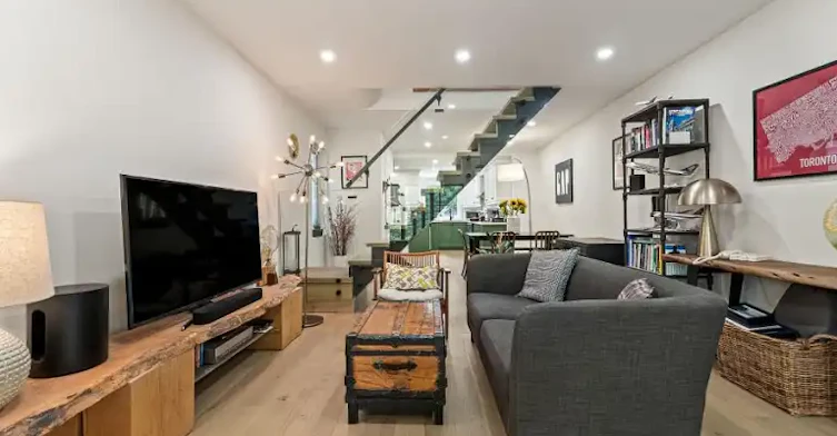324 Kenilworth Avenue, Toronto, ON, M4L 3S8 - 3